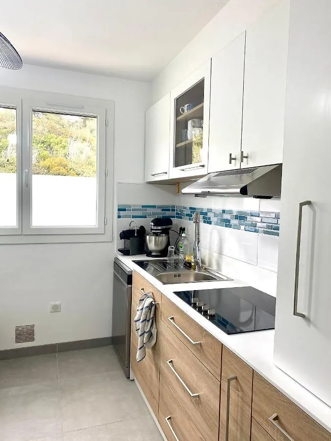 Appartement CAP SUD 83 APPART VUE MER 200m plages Hyères